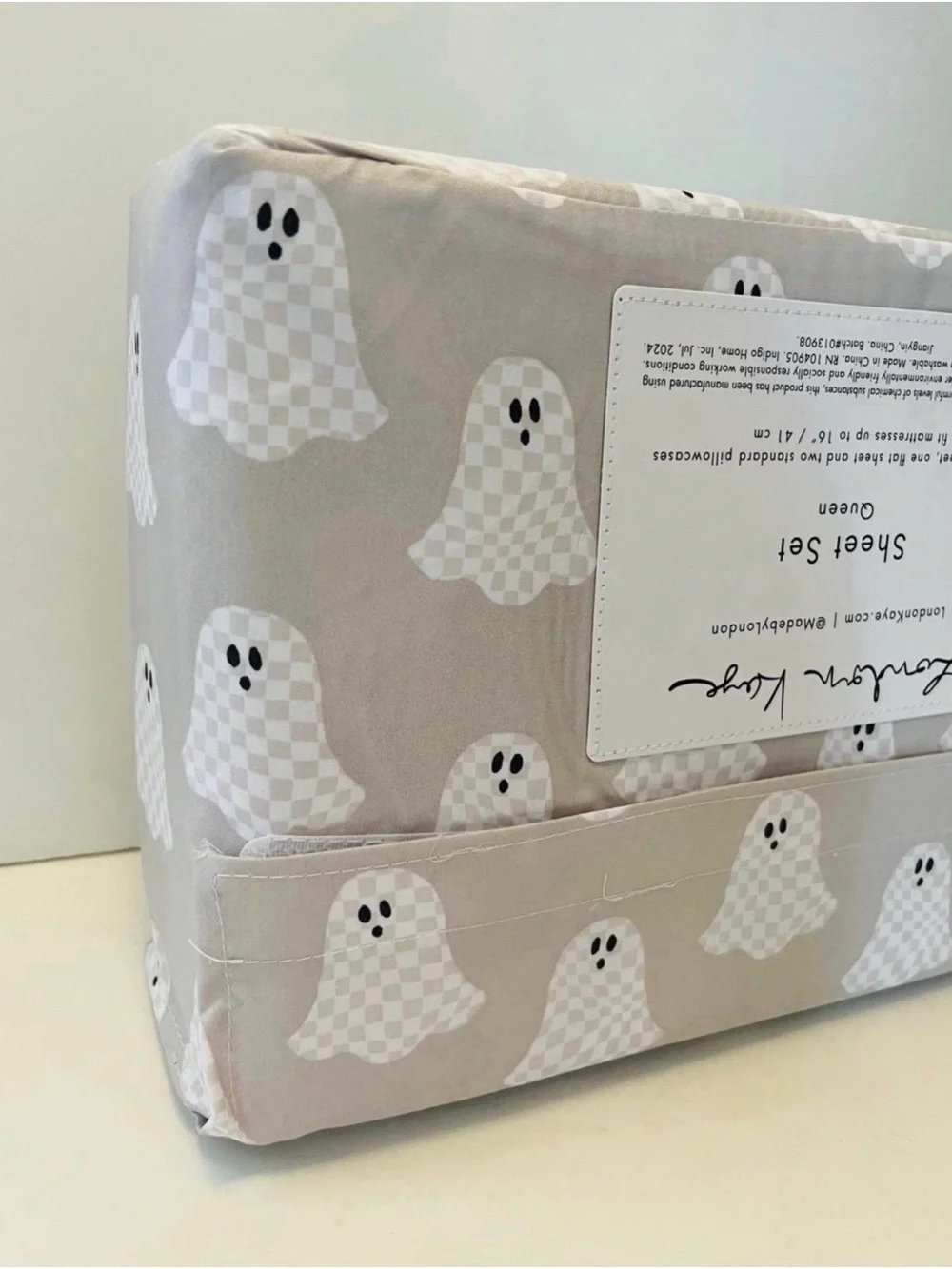 London Kaye Gray with Checkerboard Ghosts Queen Size Halloween Sheet Set